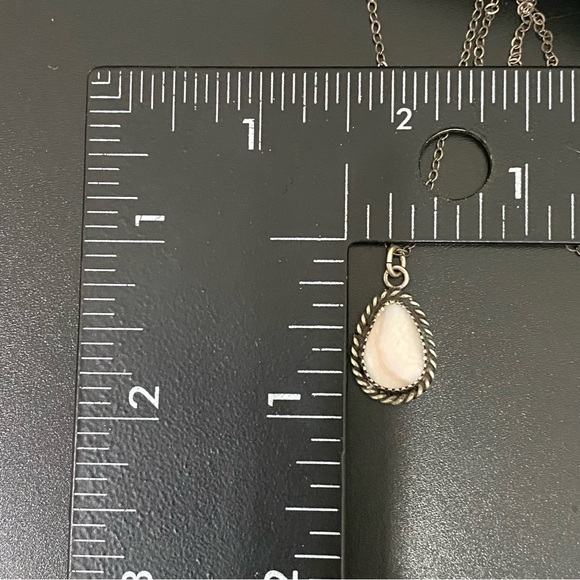 Vintage Native American Sterling Silver Mother Of Pearl Teardrop Pendant Necklac - Picture 6 of 15